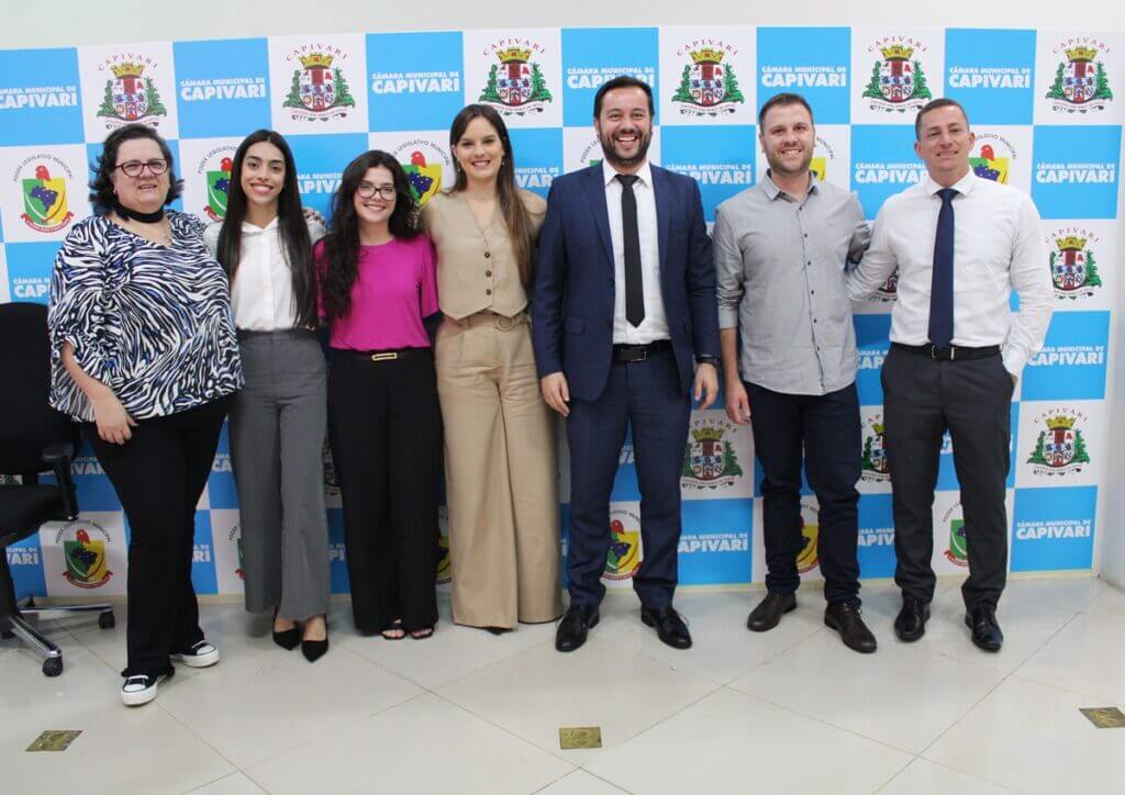 A palestrante Rosalia Toledo Veiga Ometto, Caroline Policarpo Valente, a Palestrante Caroline Cariati Sedano, Ana Carolina Furlan, Renan Corrêa de Mello, Thiago Braggion e Felipe Rossi, após o fim da palestra