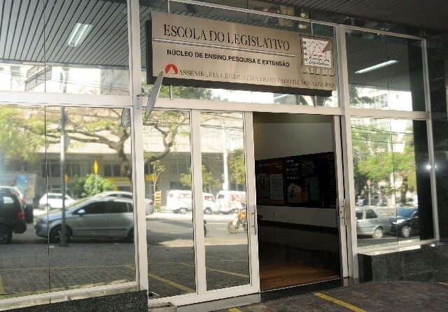 Entrada da Escola do Legislativo da Assembleia Legislativa de Minas Gerais (ALMG)